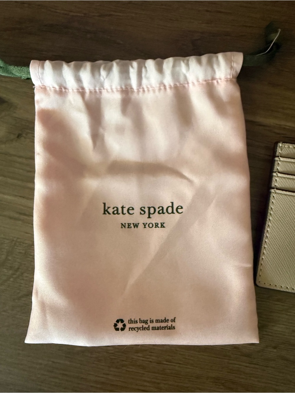 Kate Spade card holder ⢠NWT - Picture 4 of 7
